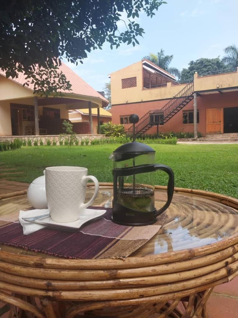 Secrets Guest House Entebbe Exterior foto